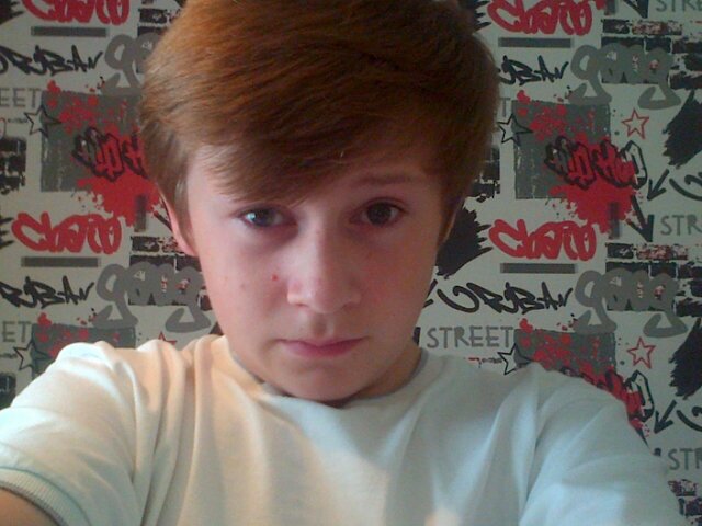 I'm thomas and I like listening to music like dubstep and if u wanna get to know me more follow and I will follow back and tweet me