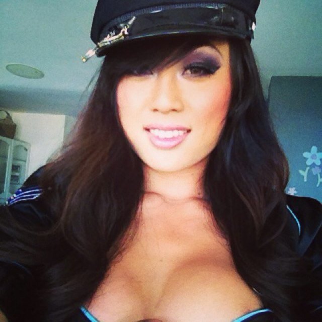 Follow my new twitter handle: @VenusLux ! This account will soon be deleted.