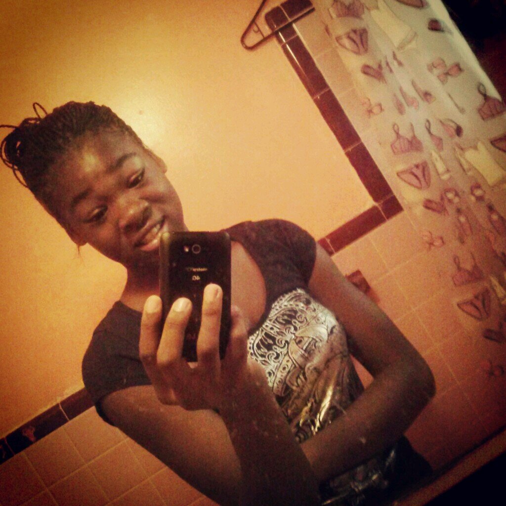 BOSS Here on her shit yall follow her make magic and turn that button blue @theREALkaykay