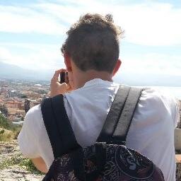 mi piacciono gli sport di fatica. quelli del doping: mi voglio male. amo la musica live. perdo anche tanto tempo con la politica: mi piace parlar del nulla.