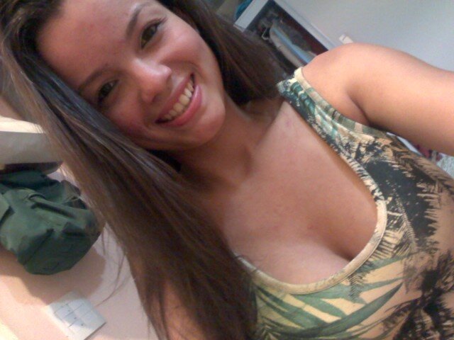 #libriana,tenho 18 anos moro no Rio de janeiro (cidade maravilhosa) Namoro..http://t.co/HQp9WAatdm