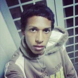 Estudante, 17 anos, Virginiano, apaixonado por música, pelos amigos, pela família e pela vida, & super fã da Nicky Valentine.