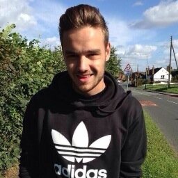 hiii you just got a free follow! DONT follow this account! follow @weyheyidk instead! i tweet on there:) thank you!