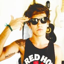 Im Pininer , Directioner,Belieber,Lovatic And Wallacete...Problem ?