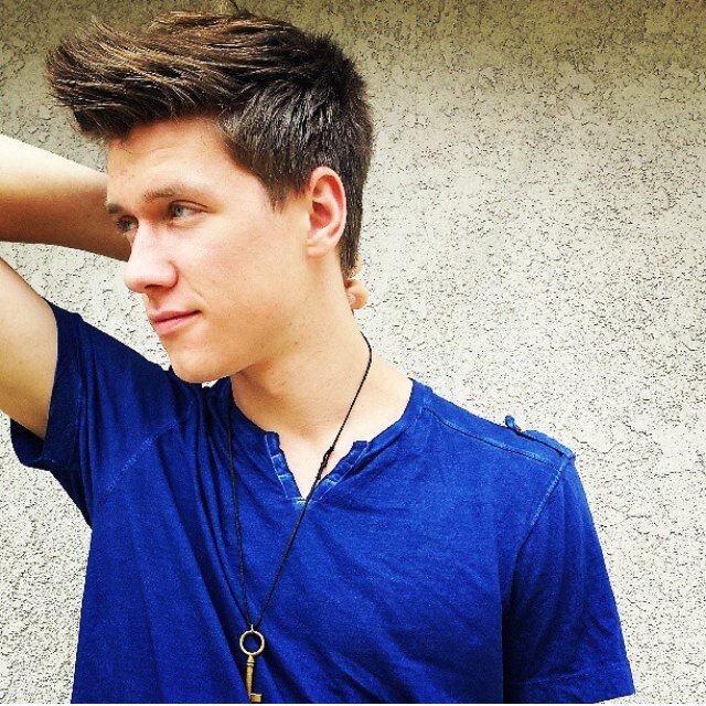 19 Come on getting drunk is not so bad onse in a while and thats all I will say {FC: Collins key} {Magician}