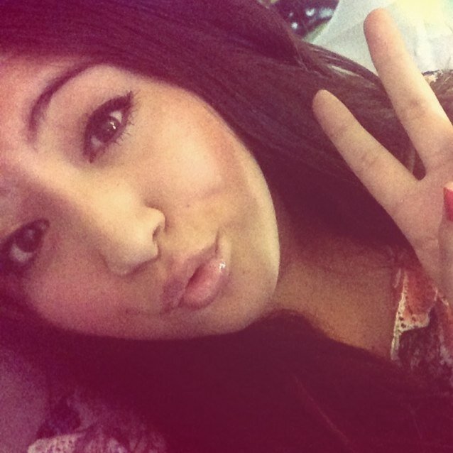Laceeeeybabe  17 and single  hmu babes ❤️