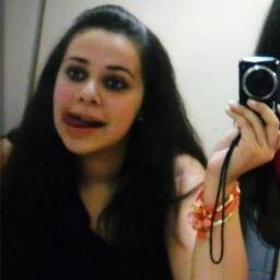 ' Um belo sorriso uma voz, aqueles momentos bem a sós ♫ ♪    - E  !