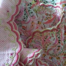 Mau yang unik unik; mukena, saprei, taplak meja, sarung bantal I