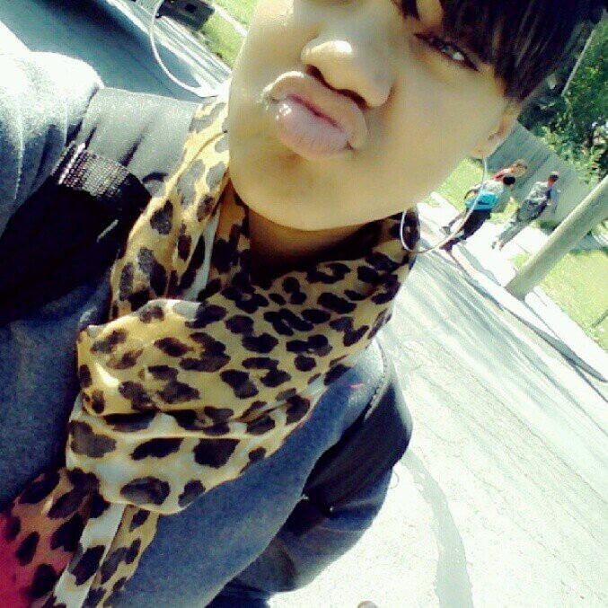 Yeaaaa I like girls too , dont judge ♥ BALL IS LIFEE  .... im new to twitter so #followback !