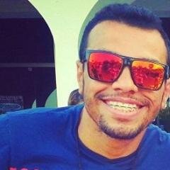 A água é potável daqui vc pode beber... ;)