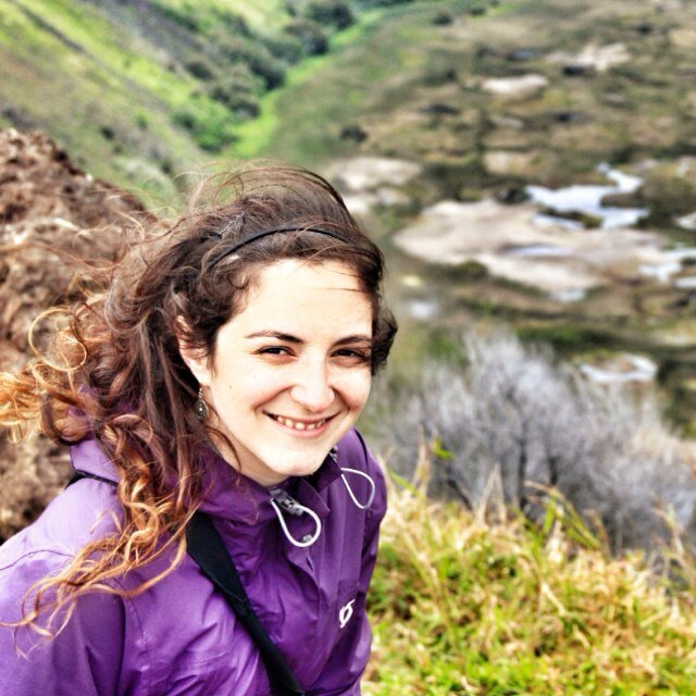 Periodista. Colocolina. Trabajando para vivir, comer y viajar.