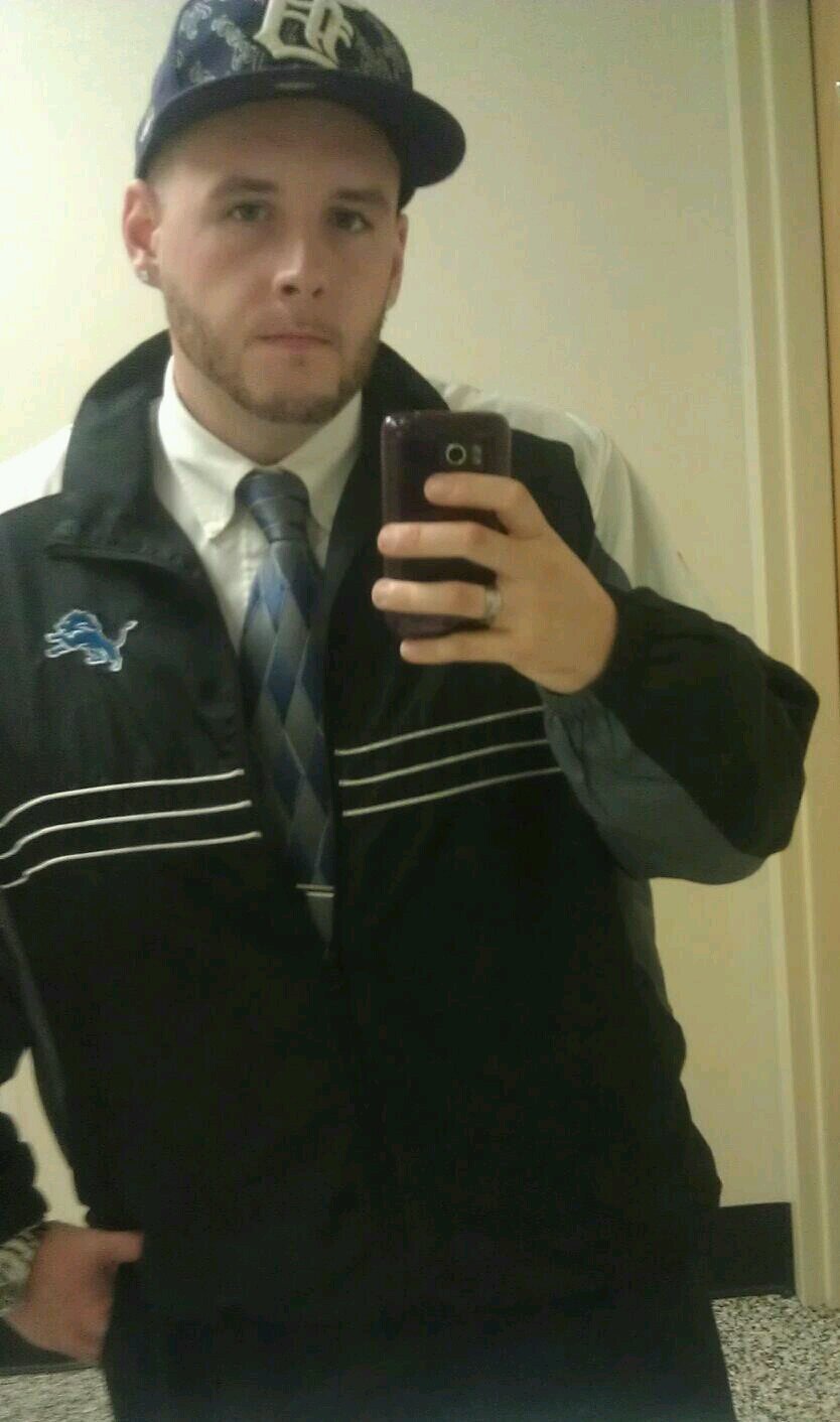 Im Dan 24 years of age, im a wireless salesmen! i Love gadgets love batman love Dodge chargers love jesus love family live work!