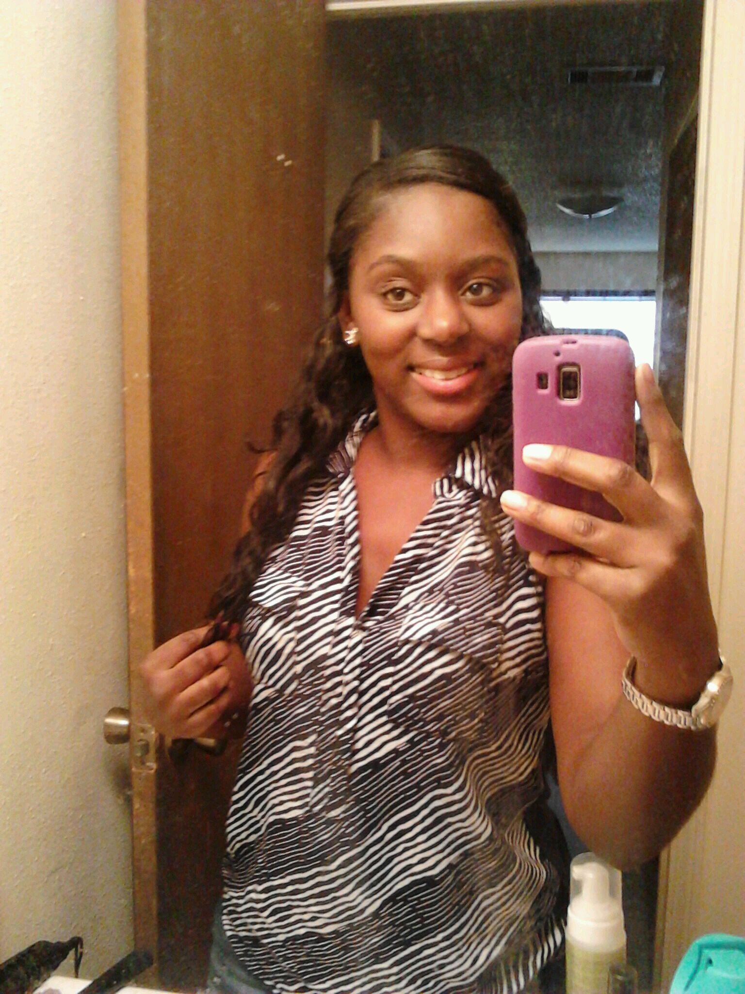 Beauty, Brains, and Confidence... Follow Me R Dnt IDGAF!! #teamiphone4 #teamchocolatebeauty #teamfollowback