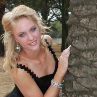 Keep your head up, keep your heart strong •••♡•••