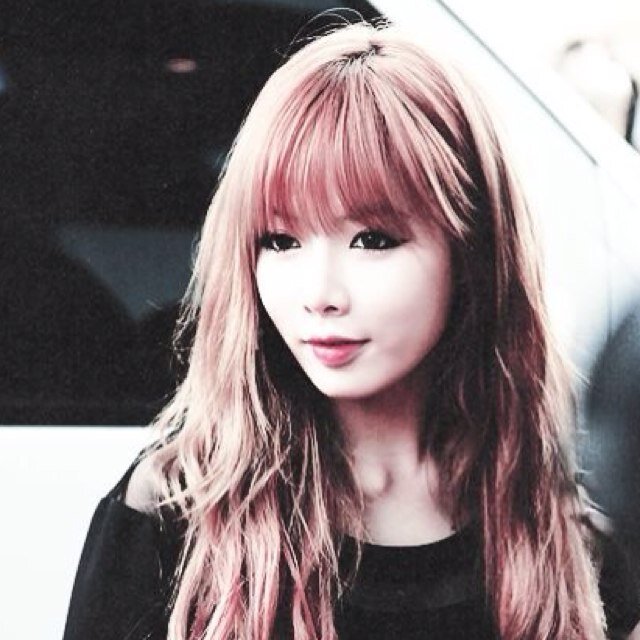 ` ↷ ✩ — Verified Roleplayer @paperstarsrp.┊Kim Hyuna of 4minute.┊#92liner.┊Wearing a broken smile.