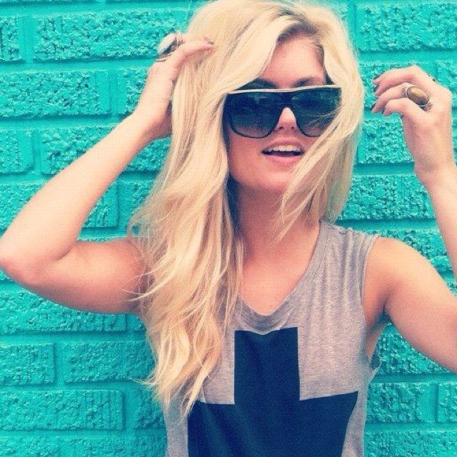 My life in my twenties. I used to be @twentieslifee. Help get my 900 followers back!!