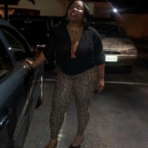 I like my kisses down low !