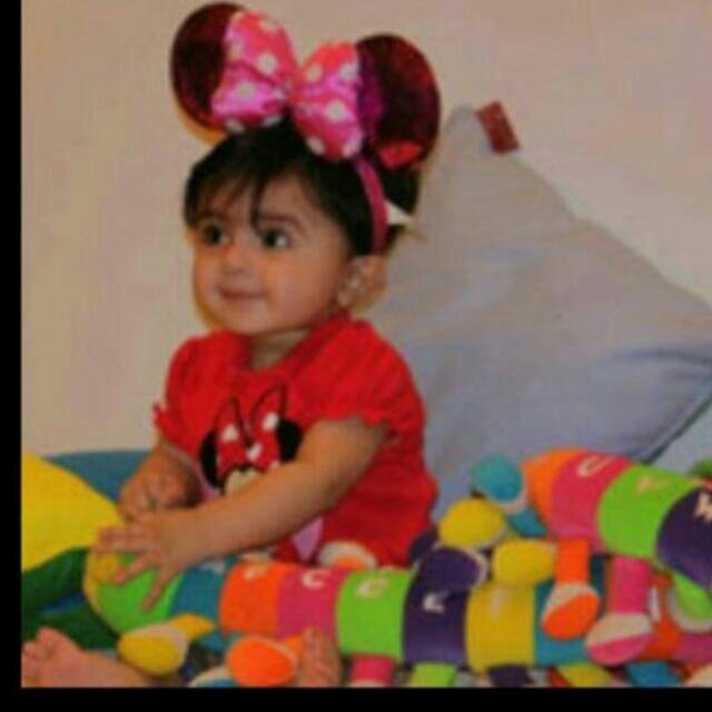 يبکيني أي شيء قاسي ♡ أحب أن أهتم بَ الاخرين . . لکن ليسوا جميعهم يستحقون الثقه . . أحاول أن أجعل كل من حولي سعيد . .  لأني متأكده أنها سترد لي السعادھ يومًا ما