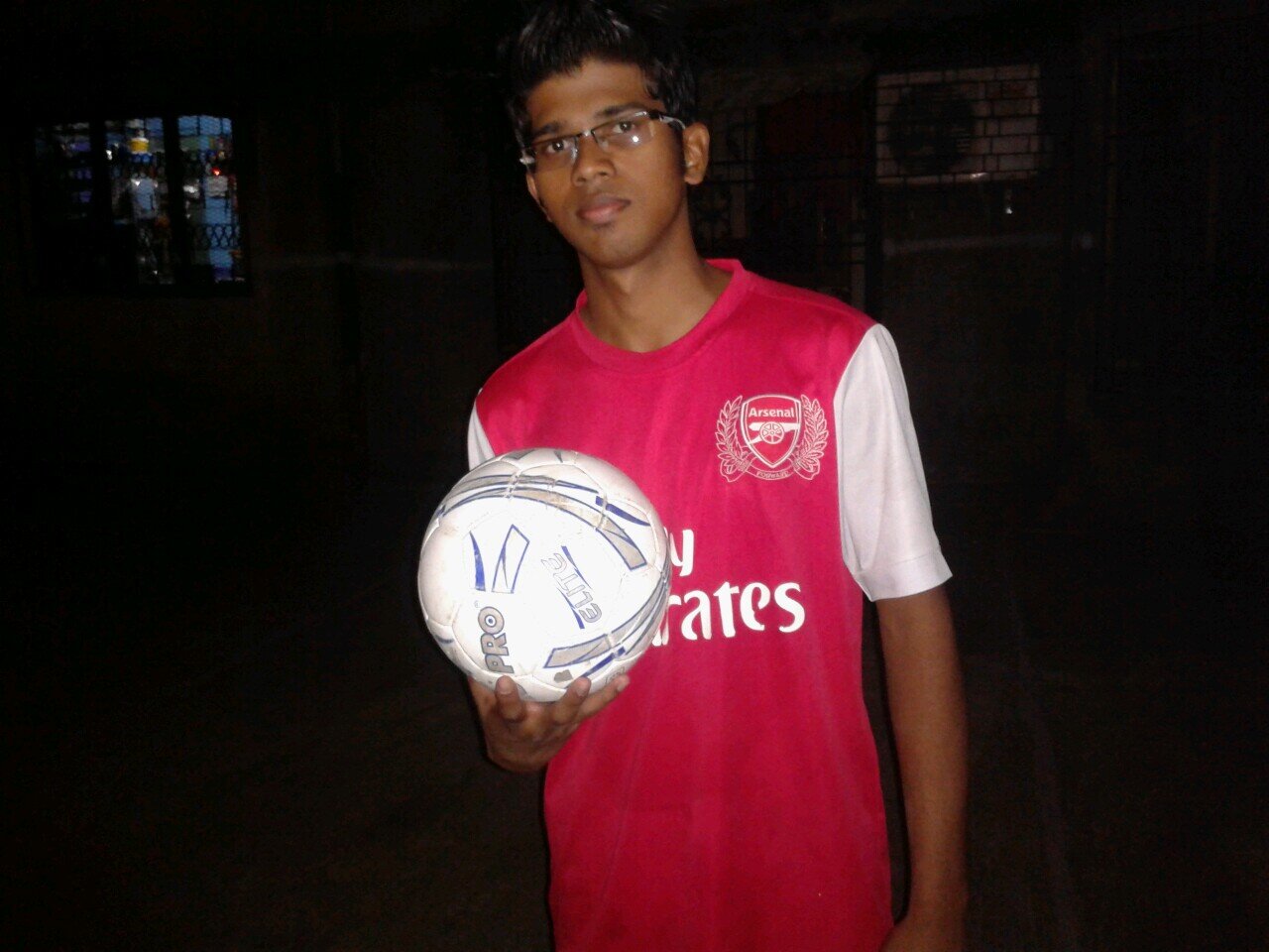 PROFESSIONAL FOOTBALL PLAYER BUT I LOVE ARSENAL , I'M DIE HEART FAN OF ARSENAL N IF u FOLLOW ME THAN I'LL FOLLOW U BACK :) http://t.co/wIaiOTvA3t
