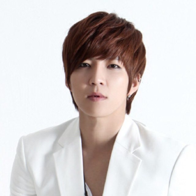 สวัสดีชาว KPOP และ KISSME ขอบคุณทุกคนที่ช่วยกันรีทวิตเด้อ 
ทุกวันนี้เล่นแอค @Lookwawoo94 ไม่ต้องฟอลกลับนะ บอกเฉยๆ