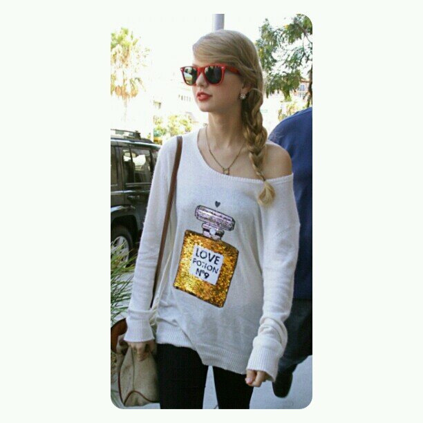 my idol has 7 grammys wbu? (follow my other acc @hutchutchswift)