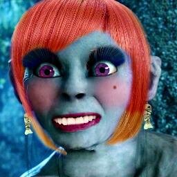 Amante olvidada de Smeagol. Celosa y dispuesta a destruir el Anillo único por haber poseído a mi Gollum....aún así, sigo siendo su verdadero tesoro