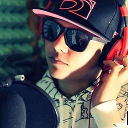 #PicaDeMel http://t.co/DiY8gBTROG
umaaa boomba q explodiu cantando FUNK ♫