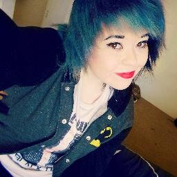 5 things you need to know okay
1. Gamer, 2. I'm Australian, 3. I love music, 4. I love dying my hair & 5. Animals are great :3 #ilovemyfollowers tehe 3 \m/