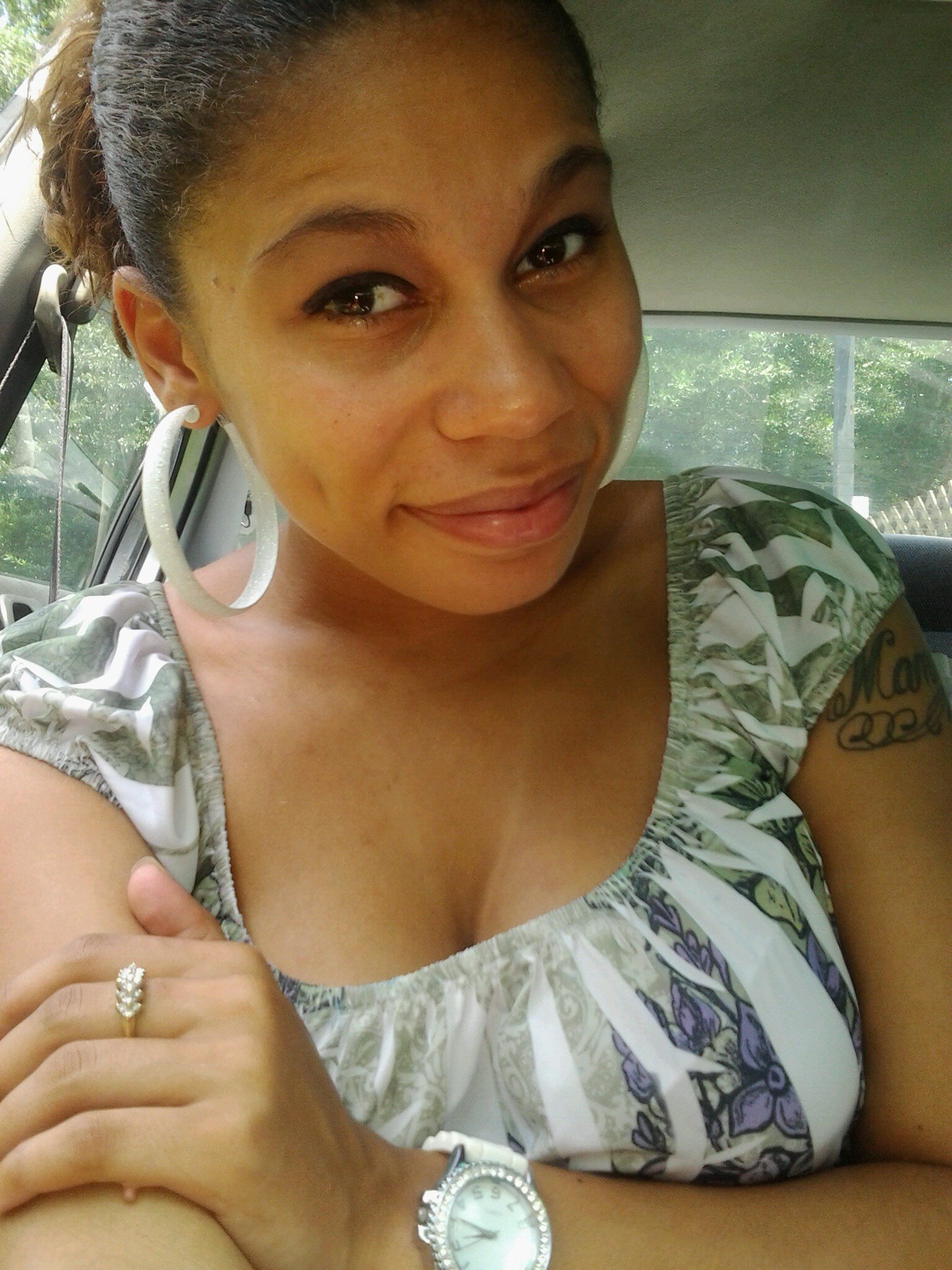 #ProudMommy ♡ #TeamGOD ♡ #iSupportTattoos ♡ #TeamBreezy; @mombreezy followed on 8|22|12 ♡ #TeamTonyT (http://t.co/bsQYcfNZeS)
