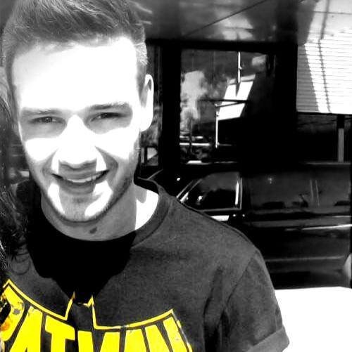 Super_BatPayne's profile picture. Now stay with cause im quite quick 5 6 7 8 :)  I'm @Real_Liam_Payne,  This is my new personal account! Love ya all .xx