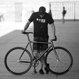 MAN. UTD | @BirdFixedGear Surabaya | Laki' yg biasaa bangeet..selalu biasaa | Laki' Jelek Stok Terakhirr..