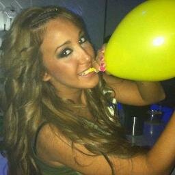 Apoyo a las ex-tronistas Laura Barcelona & Nicol Hartman. Laura me sigue desde 14/10/2012
