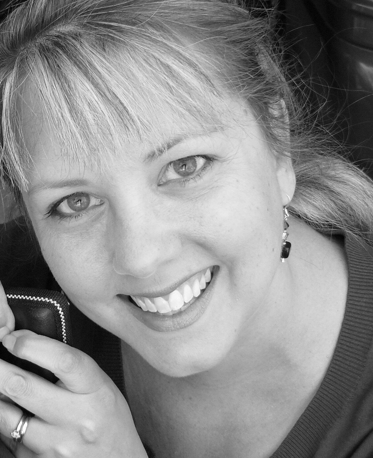 I am Tam Hess, skilled coffee drinker, cake taster and spaceship driver. Professional artist, graphic designer for Technique Tuesday and experiencing #bearfever