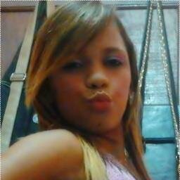 (...)Atrevida, Metida, Chata, Pagodeira, Além de tudo humilde .. & correndo atrás dos meus sonhos :)