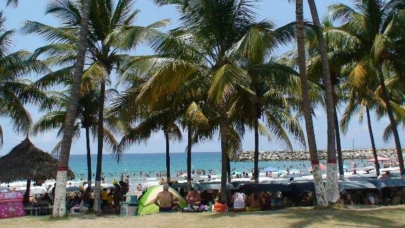 Club de playa para el disfrute de actividades recreativas y de esparcimiento, estamos ubicados en el sector Pueblo Nuevo en Mamo Catia la Mar  Edo. Vargas