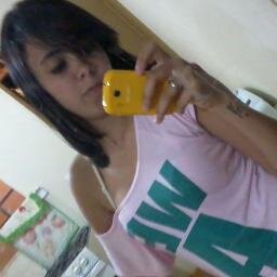 Pensa numa mulher engraçada e feliiz  qe ama a vida e a familia apesar de todas dificuldades qe ja passei  ♥