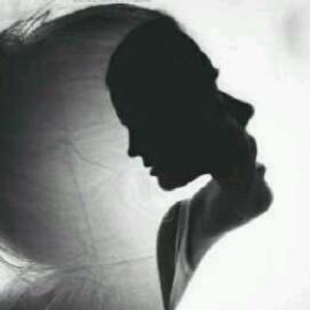 بعضنا يحتَرفٌ الكتمَان بقوُهہّ ، الا أنهہٌ كلٌ ليلہّ يغفَو و جسَده ، متَخدرٌ من شدةّ الالمُ