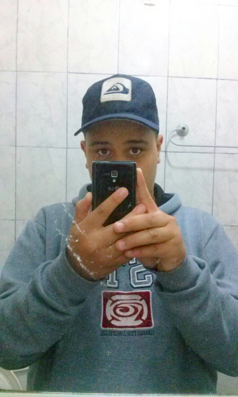 Oii , sou um menino daóra , chique sqñ rs ,  me adiciona ai no face https://t.co/tA9m6Qa4Mu e me segue ai eu sigo de volta