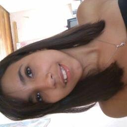 uma menina que cresceu em um mundo cor de rosa e que sabe muito bem oque quer da sua vida