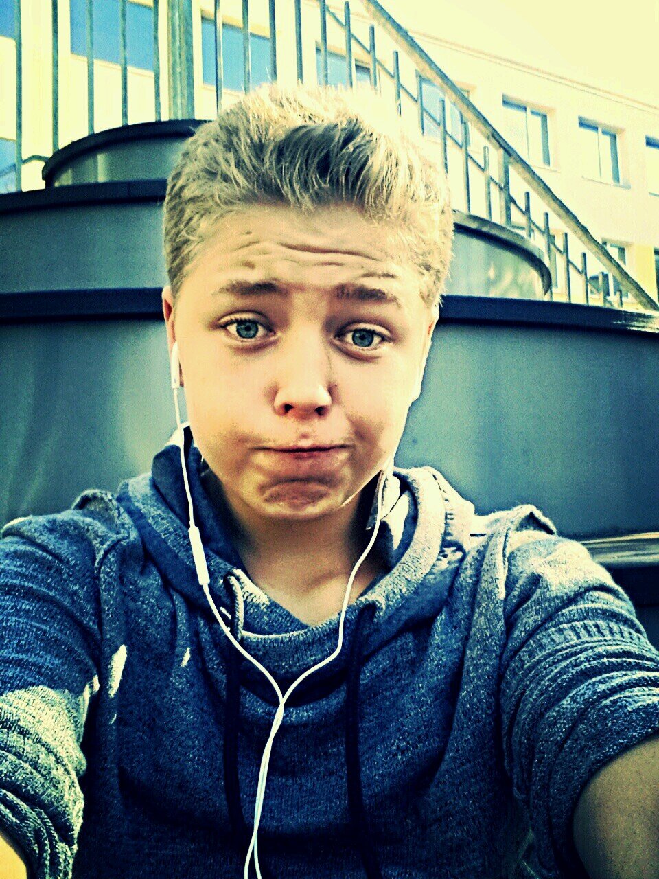 Don't copy anyone else be yourself! (http://t.co/3LZDM7rFP2)