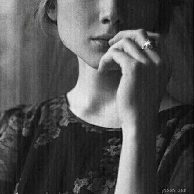 ‏​و تِلكك النبضهہ لننَ انسسى  شعورها ابداً خرجت ححينماا  التقت عيناي بِ عينيك♡♡~