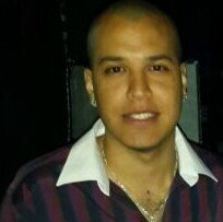 Gentil,buen mozo!amoroso, encantador!