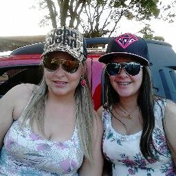 Nem todos q te fazem sorrir,
qerem o teu beim! :$