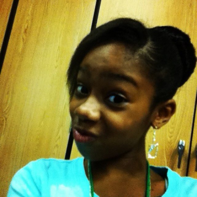 If yhu reading this yu might as well follow me

Ig:missmayagirl
