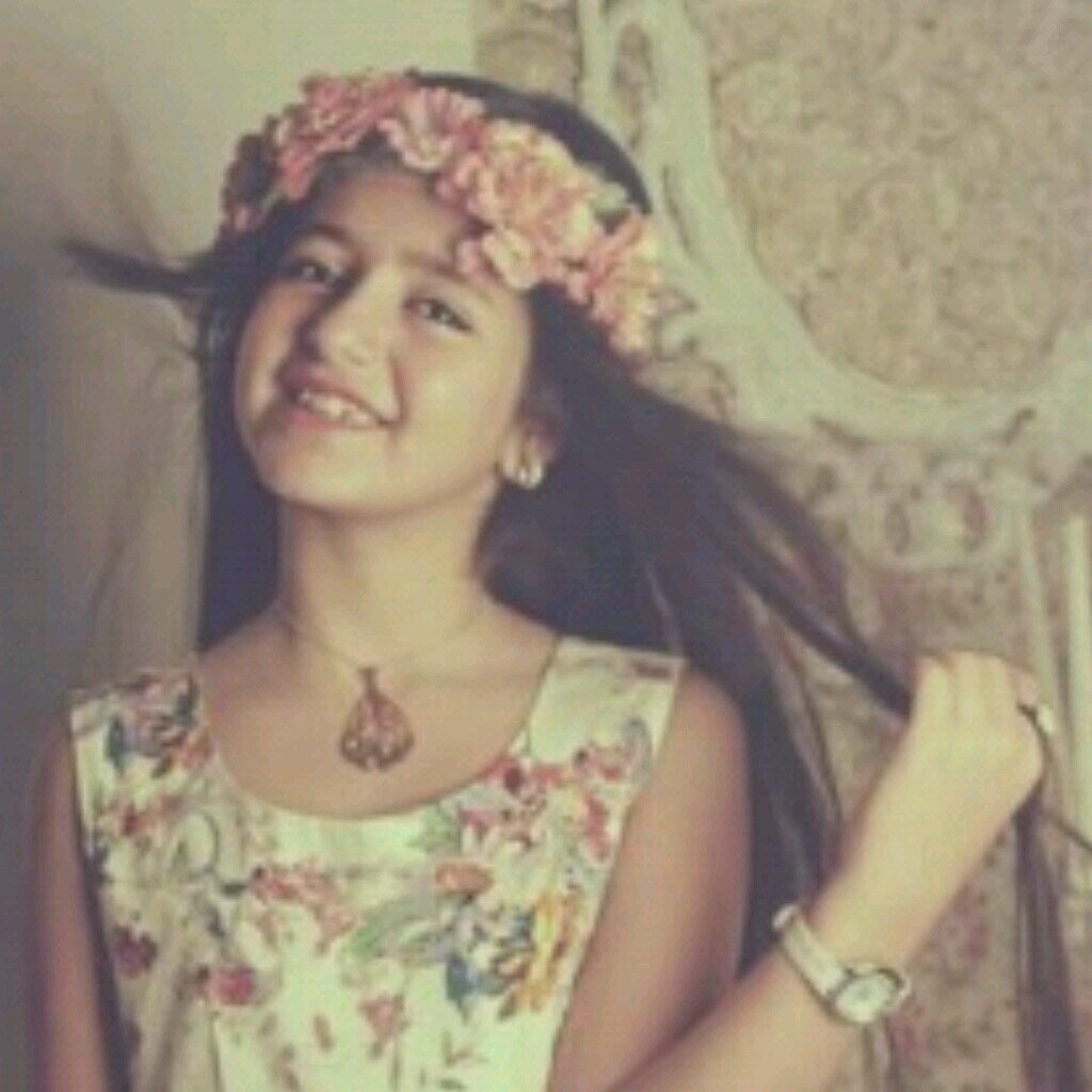 اسمي رانيا المنيع عمري.....14سنه .......ساره المنيع في قلبي محفوره ساره فخامه الاسم تكفيsara1hamad