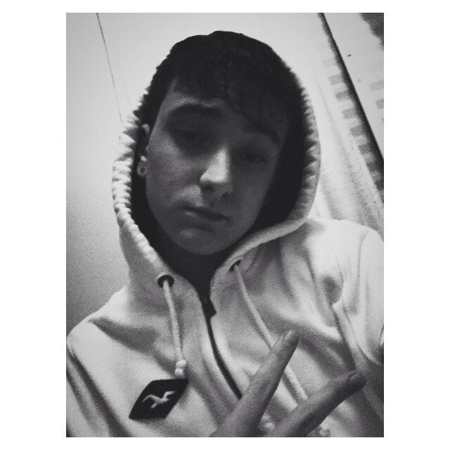 14 Years old / captain of @Team_Imperium / desistir nunca...o caminho é longo mais a vitoria é certa.