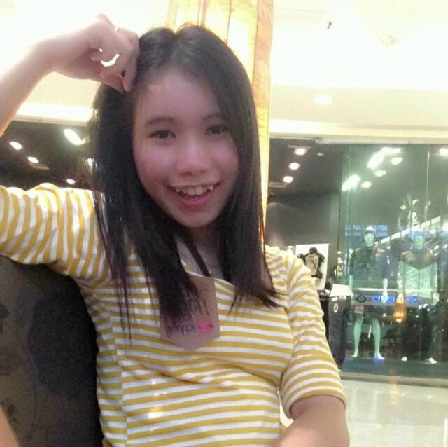 สวัสดีค้ะ..ถ้าอยากรู้จักมากกว่านี้ช่วยทักฟอลหน่อยน๊า เหง๊า เหงา ไม่หยิ่งค้ะ เฟรนลี่กับทุ๊กๆคน (สาวเหนือจ้าวว)