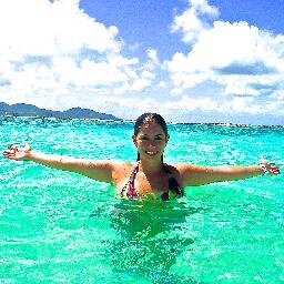 Advogada, paulistana, viciada em internet e Iphone, apaixonada pela sua vida e feliz, sempre confusa, atrapalhada e feliz!