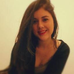 Sou como você me vê posso ser leve como uma brisa ou forte como uma ventania, depende de quando e como você me vê passar.