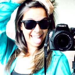 Não sei me definir, até porque o que me definia ontem não me serve mais hoje. Eu mudo conforme o vento, sou altamente adaptável.(:
